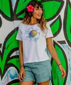 Turtle Seascape - White Short Sleeve Scoop Neck T-Shirt