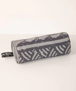 Circling Sharka™ - Microfiber Beach Towel -Freedom Style Shop b5ca9812 3607 4421 89a0 77c04c074be5