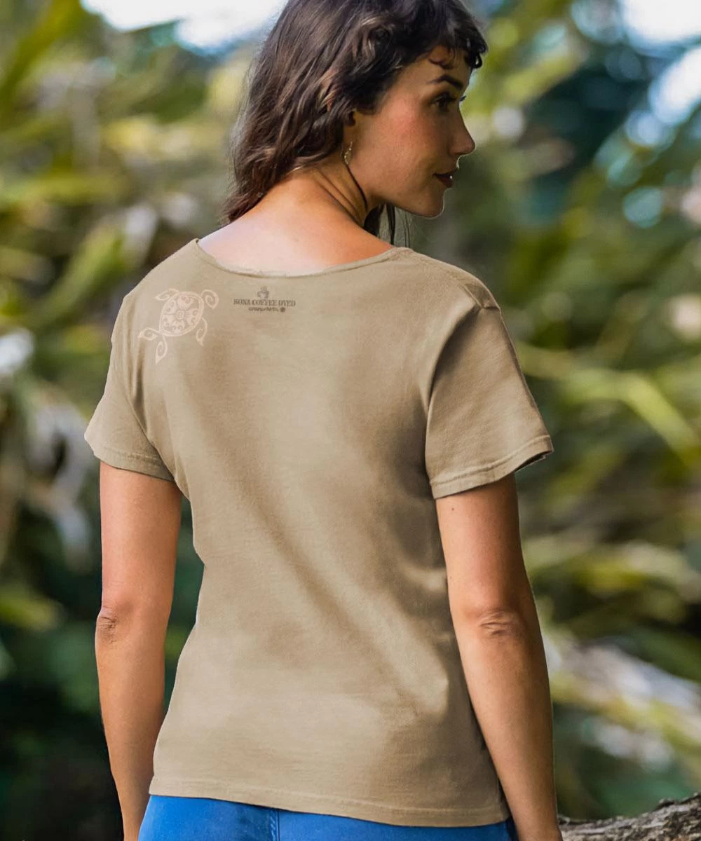 Honu Tapa Quilt - Kona Coffee Dyed Short Sleeve Scoop Neck T-Shirt 4 Honu Tapa Quilt - Kona Coffee Dyed Short Sleeve Scoop Neck T-Shirt - Image 2
